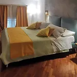 Apartment Two Chiaia 37 Naples