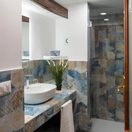 Apartman Two Chiaia 37 *