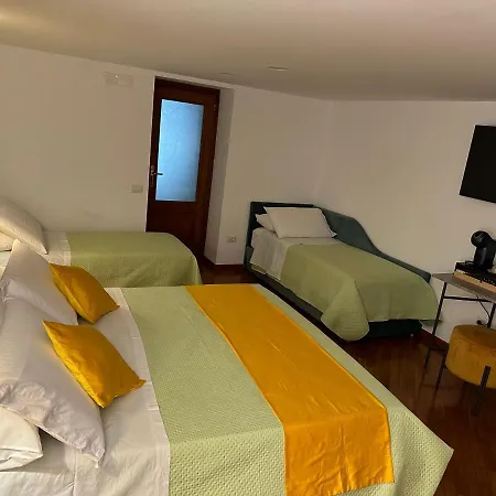 Two Chiaia 37 Nápoles